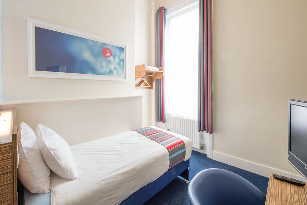 Travelodge Walton On Thames Zimmer foto